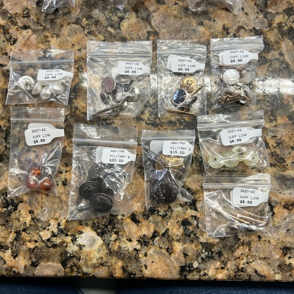 Bulk lot of cufflinks tie bars cuff buttons and tie pins. Vintage designer name - Picture 4 of 6